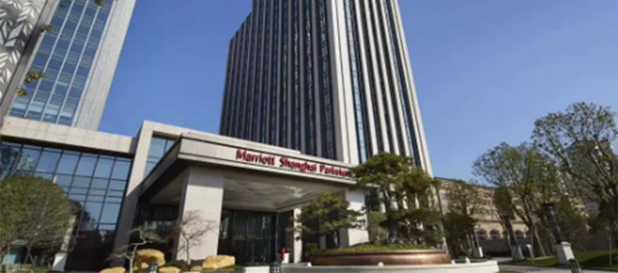 “Run” in Hotels: “I’m Waiting for You Here!”